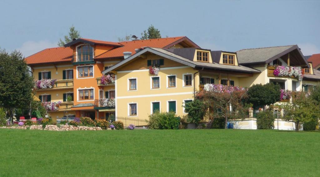 Ferienhotel Herzog Neumarkt am Wallersee Exterior foto